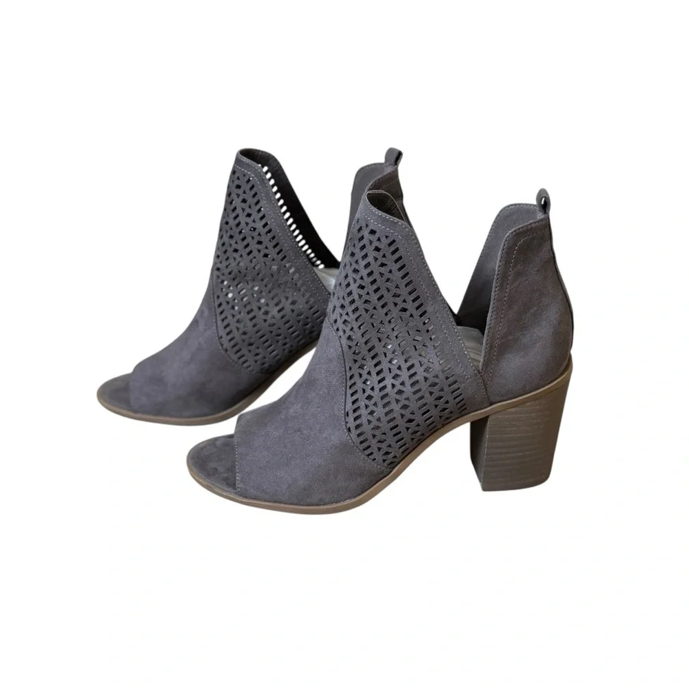 Steve Madden Gray Perforated Block Heel Peep‎ Toe Ankle Booties Women’s 10M